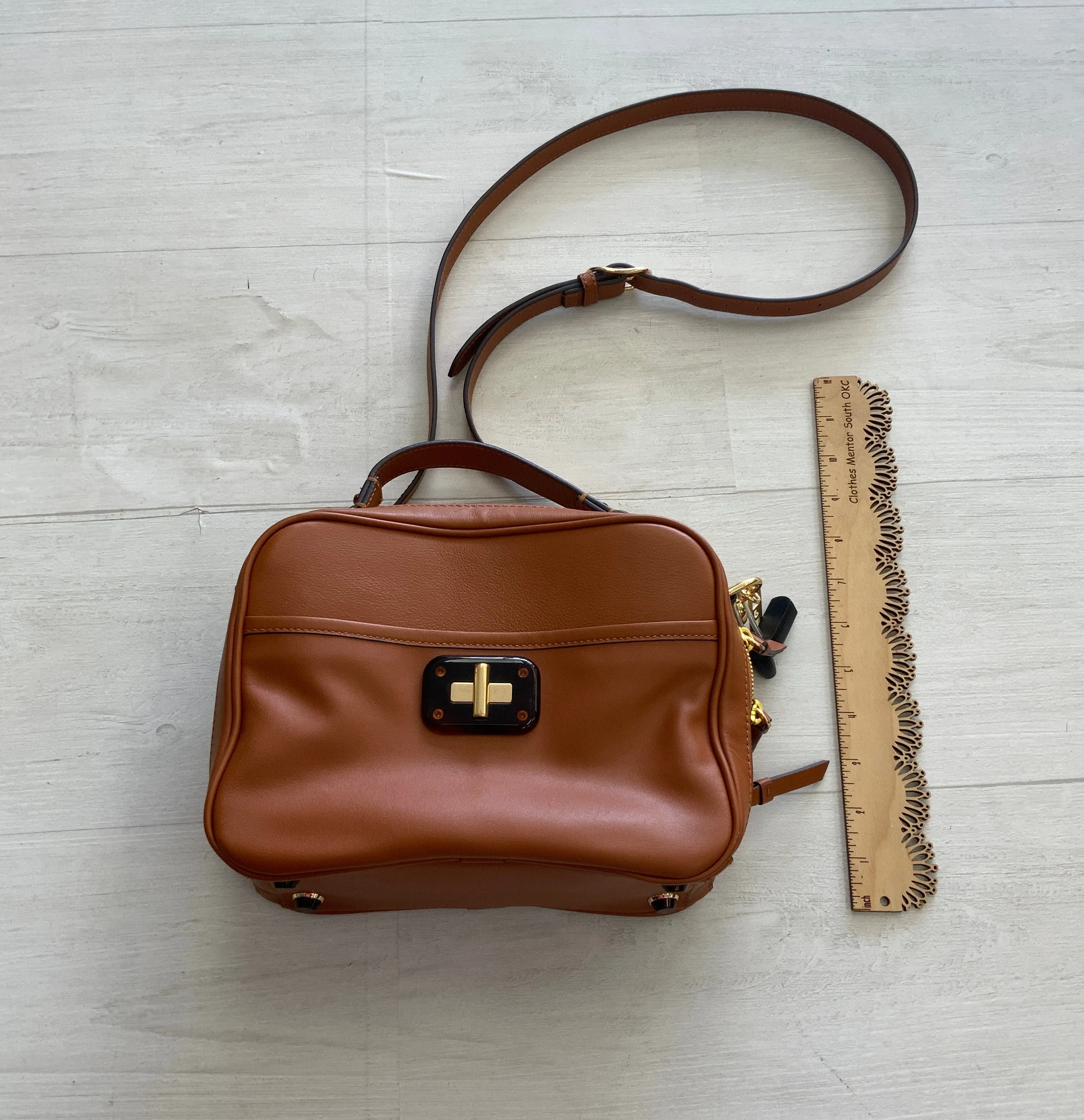 Crossbody Leather By Clothes Mentor  Size: Medium