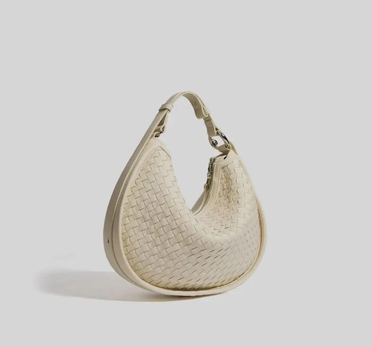 The EARTHA Woven Circle Bag