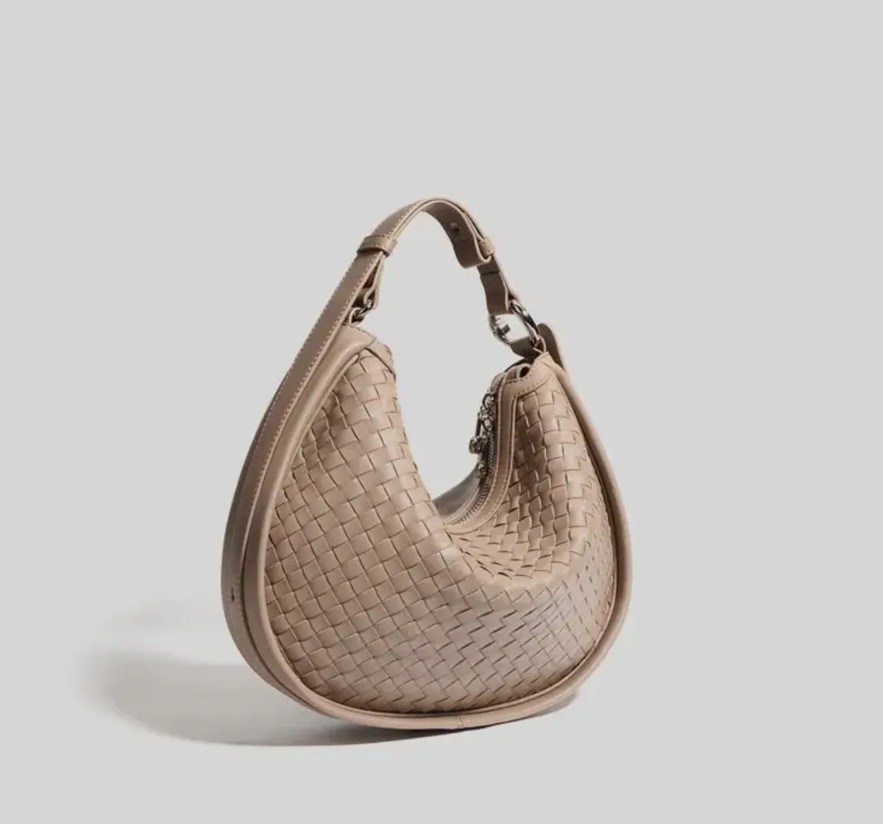 The EARTHA Woven Circle Bag